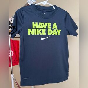 Nike Dri-Fit Boys Youth Short Sleeve T-Shirt Size XS Navy Blue